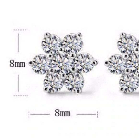 *NEW 925 Sterling Silver Diamond Flower Earrings 0 - Picture 10 of 10